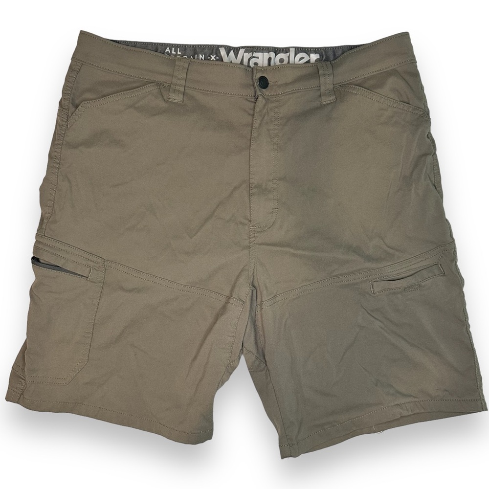Wrangler men’s Shorts Size 28 Used Tan
